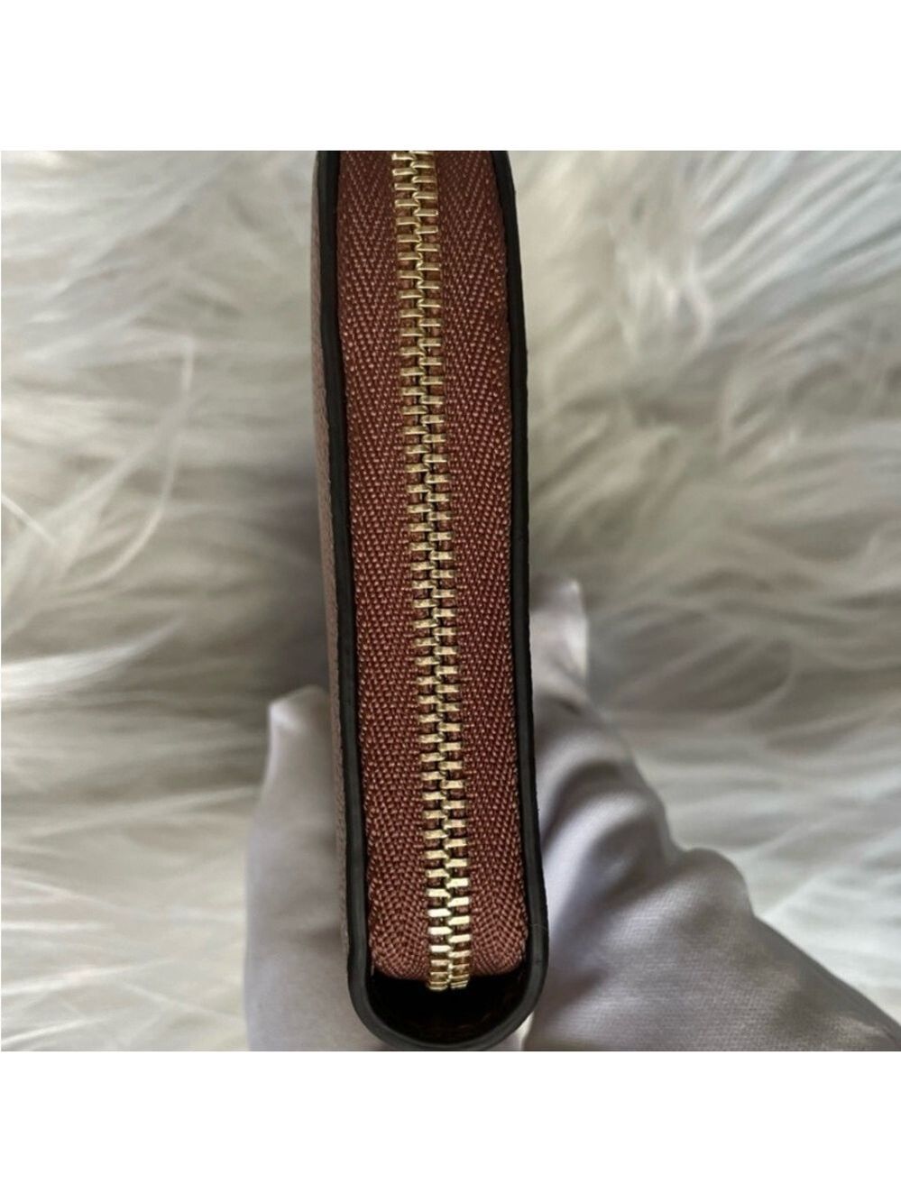 Burberry Elmore Leather Zip Around Wallet - Picture 10 of 11
